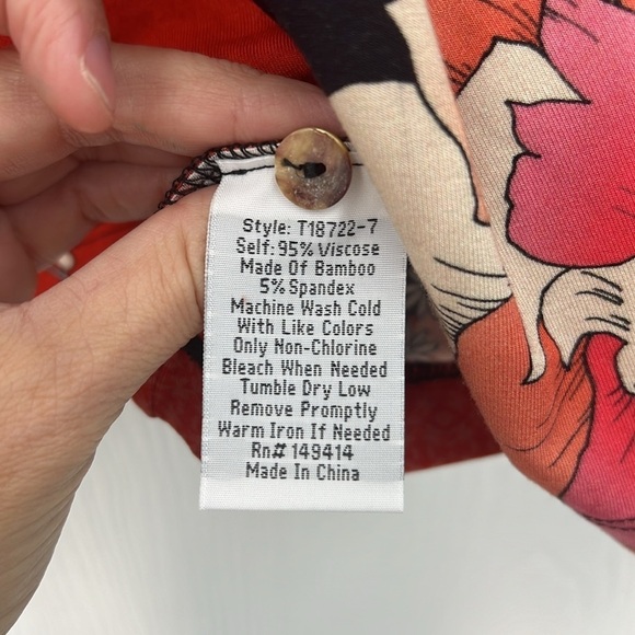 Johnny Was - NWT Tura Multi Colored Floral Lightweight Henley 3/4 Sleeves SZ XS - Picture 13 of 15